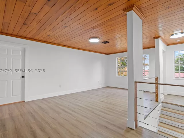 6-bedroom home for sale in Homestead - 20255 SW 296th St - MondialRealty