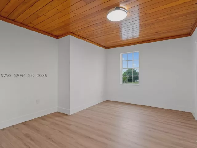 6-bedroom home for sale in Homestead - 20255 SW 296th St - MondialRealty