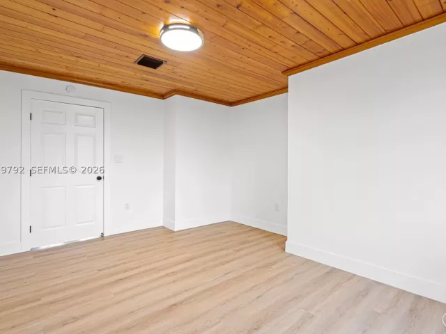 6-bedroom home for sale in Homestead - 20255 SW 296th St - MondialRealty
