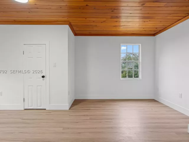 6-bedroom home for sale in Homestead - 20255 SW 296th St - MondialRealty