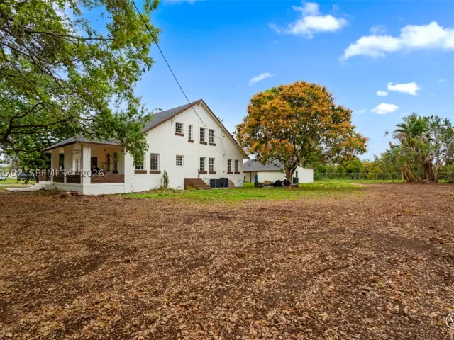 6-bedroom home for sale in Homestead - 20255 SW 296th St - MondialRealty