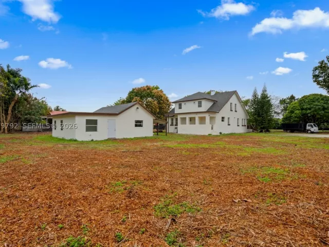 6-bedroom home for sale in Homestead - 20255 SW 296th St - MondialRealty