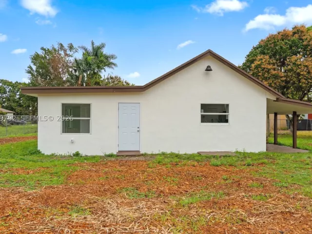 6-bedroom home for sale in Homestead - 20255 SW 296th St - MondialRealty