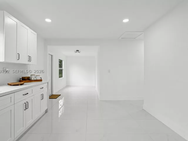6-bedroom home for sale in Homestead - 20255 SW 296th St - MondialRealty