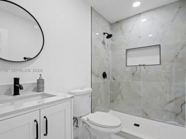 6-bedroom home for sale in Homestead - 20255 SW 296th St - MondialRealty