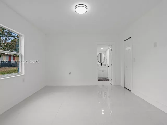 6-bedroom home for sale in Homestead - 20255 SW 296th St - MondialRealty