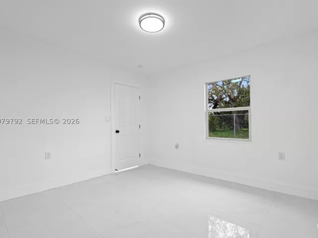 6-bedroom home for sale in Homestead - 20255 SW 296th St - MondialRealty