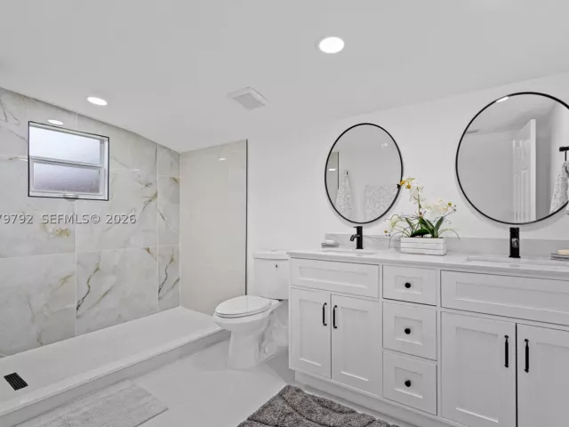 6-bedroom home for sale in Homestead - 20255 SW 296th St - MondialRealty