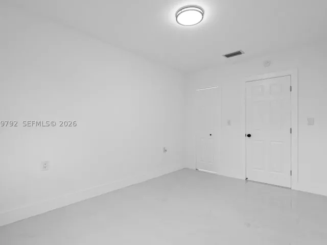 6-bedroom home for sale in Homestead - 20255 SW 296th St - MondialRealty