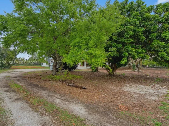 6-bedroom home for sale in Homestead - 20255 SW 296th St - MondialRealty