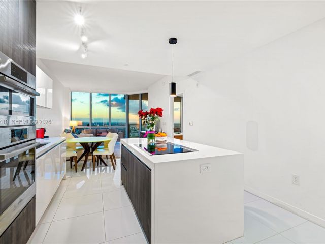 Apartment for rent  Unit #4506 - photo 7488024