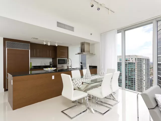 2-bedroom condo for rent in Miami - 495 Brickell Avenue Avenue 4010 - MondialRealty