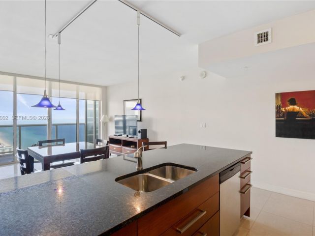 Apartment for rent  Unit #4409 - photo 7499454