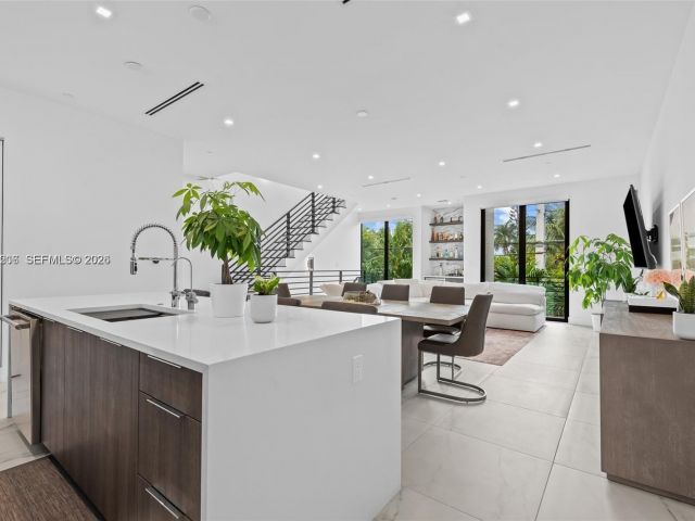 Home for rent at 1056 N Victoria Park Rd - photo 7482000