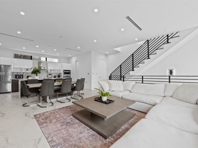 Home for rent at 1056 N Victoria Park Rd - photo 7482001