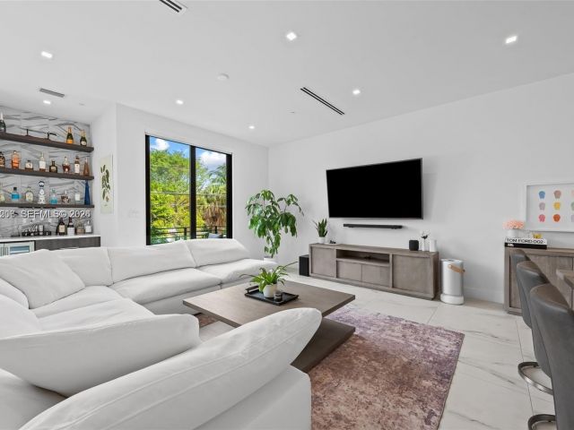 Home for rent at 1056 N Victoria Park Rd - photo 7482002