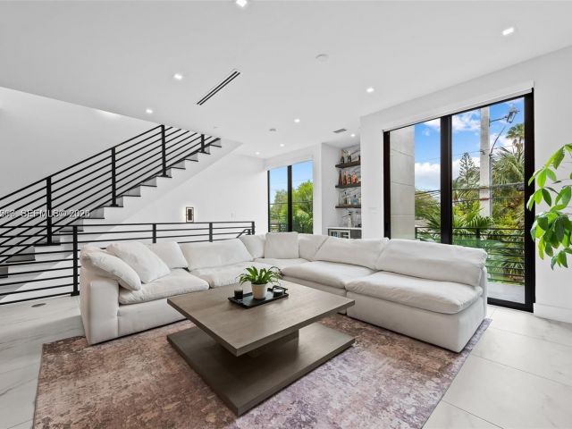 Home for rent at 1056 N Victoria Park Rd - photo 7482003