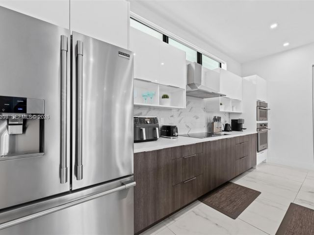 Home for rent at 1056 N Victoria Park Rd - photo 7482004