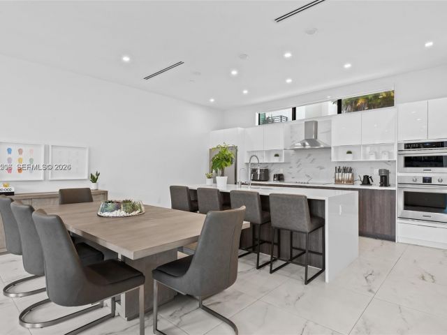 Home for rent at 1056 N Victoria Park Rd - photo 7482005