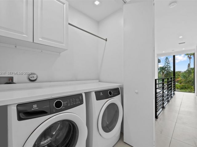 Home for rent at 1056 N Victoria Park Rd - photo 7482013