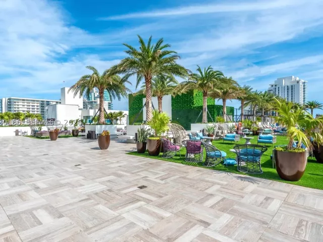 3-bedroom condo for sale in Hollywood - 4010 S Ocean Dr R2804 - MondialRealty