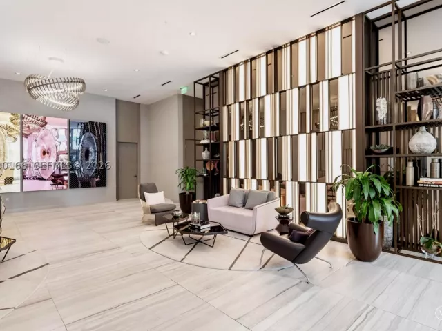 3-bedroom condo for sale in Hollywood - 4010 S Ocean Dr R2804 - MondialRealty