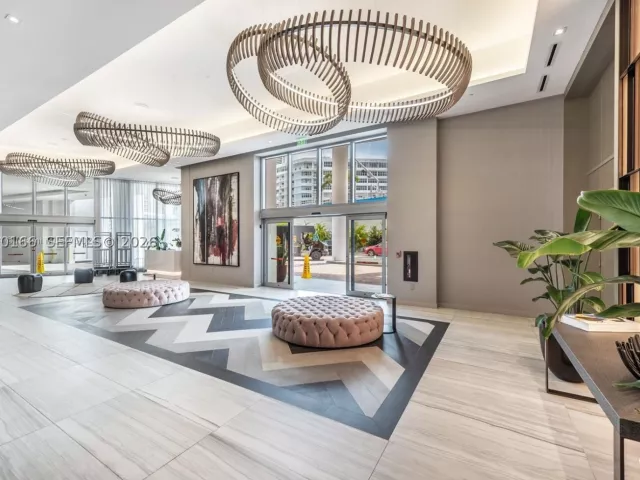 3-bedroom condo for sale in Hollywood - 4010 S Ocean Dr R2804 - MondialRealty