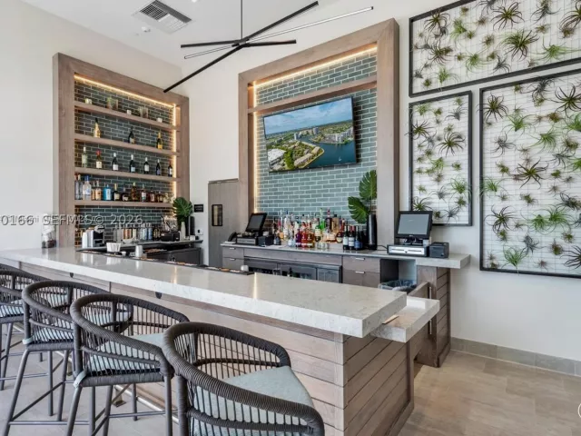 3-bedroom condo for sale in Hollywood - 4010 S Ocean Dr R2804 - MondialRealty