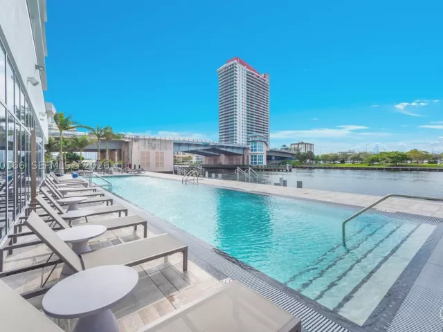 3-bedroom condo for sale in Hollywood - 4010 S Ocean Dr R2804 - MondialRealty
