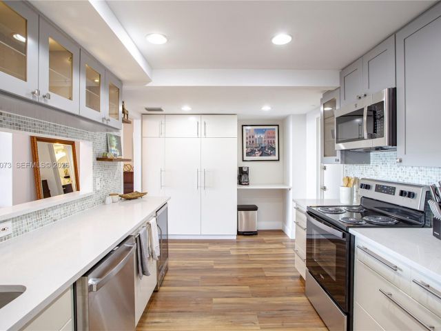 Apartment for rent  Unit #1207 - photo 7491170