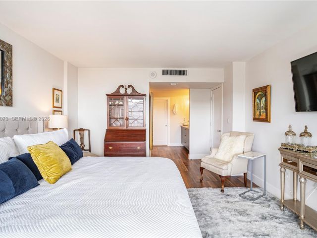 Apartment for rent  Unit #1207 - photo 7491175