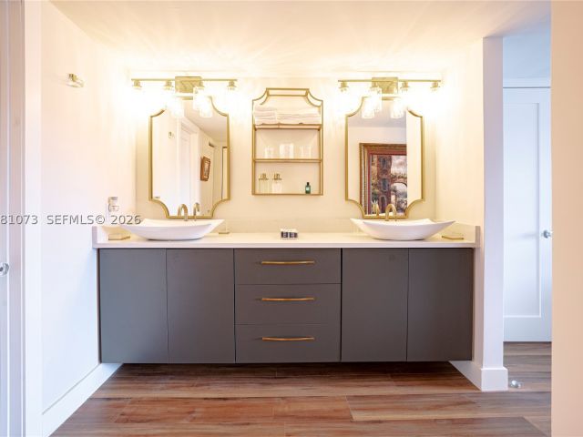2-bedroom condo for rent in Key Biscayne - 199 Ocean Lane Dr 1207 - MondialRealty