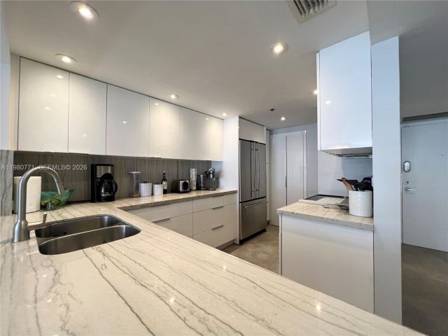 Apartment for rent  Unit #A-2044 - photo 7496177