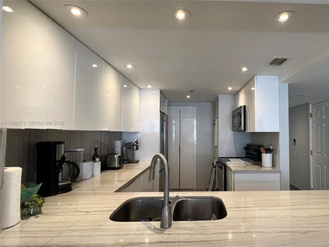 Apartment for rent  Unit #A-2044 - photo 7496178