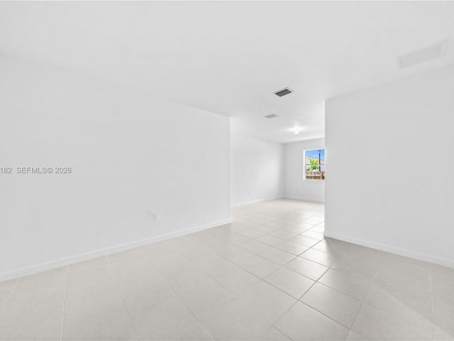 Home for rent at 2310 SE 28th Dr - photo 7457420