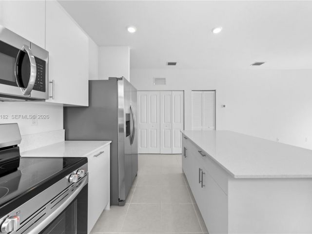 Home for rent at 2310 SE 28th Dr - photo 7457424