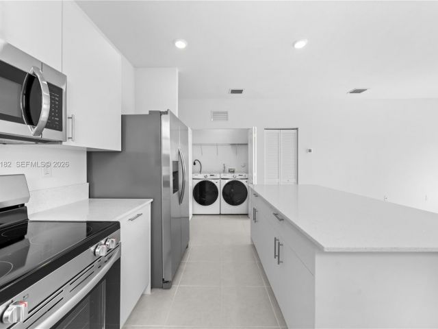 Home for rent at 2310 SE 28th Dr - photo 7457425