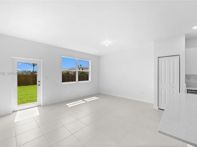 Home for rent at 2310 SE 28th Dr - photo 7457427