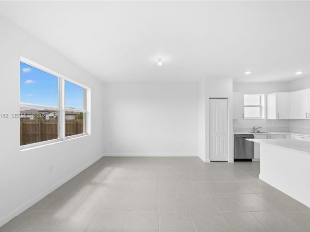 Home for rent at 2310 SE 28th Dr - photo 7457428