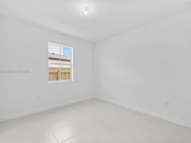 Home for rent at 2310 SE 28th Dr - photo 7457431