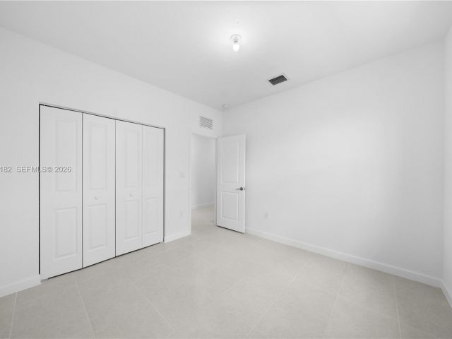 Home for rent at 2310 SE 28th Dr - photo 7457432