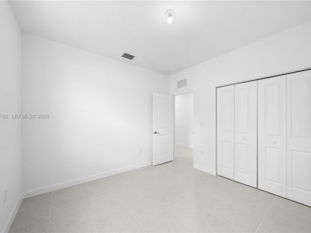 Home for rent at 2310 SE 28th Dr - photo 7457433