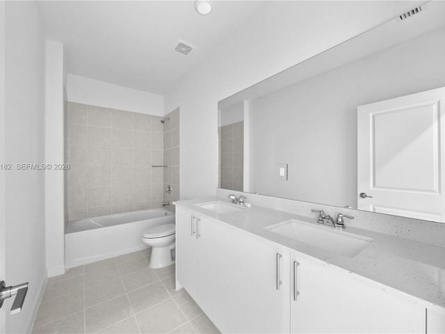 Home for rent at 2310 SE 28th Dr - photo 7457434