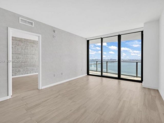 Apartment for rent  Unit #3907 - photo 7493334