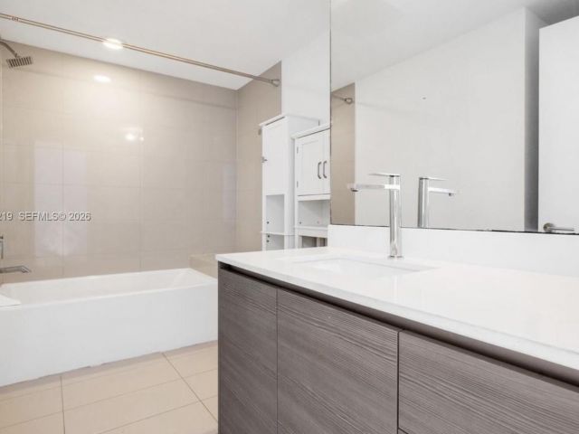 Apartment for rent  Unit #3907 - photo 7493343