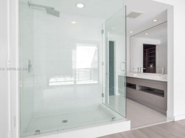 Apartment for rent  Unit #3907 - photo 7493347