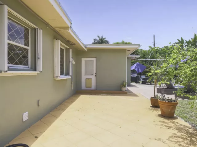 3-bedroom home for rent in Pompano Beach - 342 SW 14th Street - MondialRealty