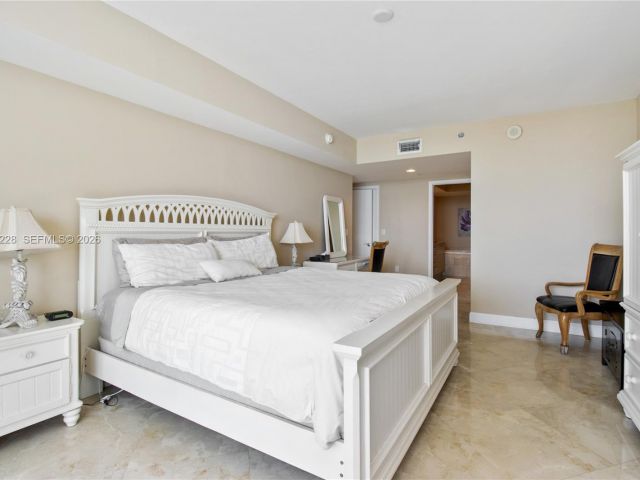 Apartment for rent  Unit #4606 - photo 7499435