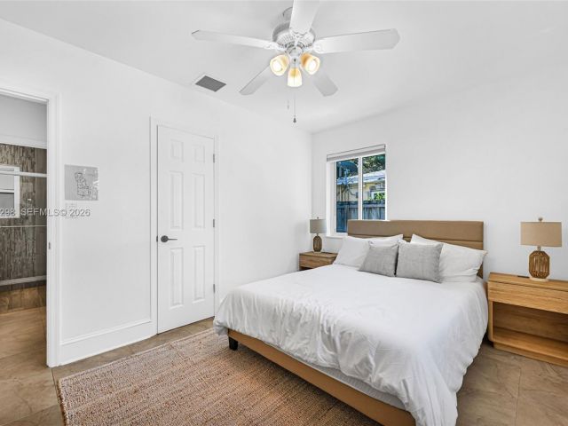 Home for rent at 1328 N Andrews Ave 0 - photo 7482768