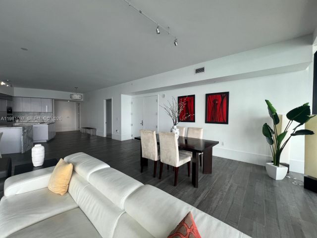 Apartment for rent  Unit #504 - photo 7523111